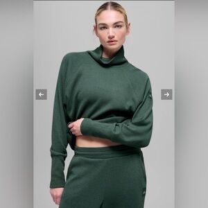 Alo Waffle Weekend Escape Mockneck Clover green XS